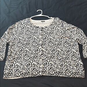 Talbots Plus Petite Woman’s  Black and White Patterned Floral Top 3Xp